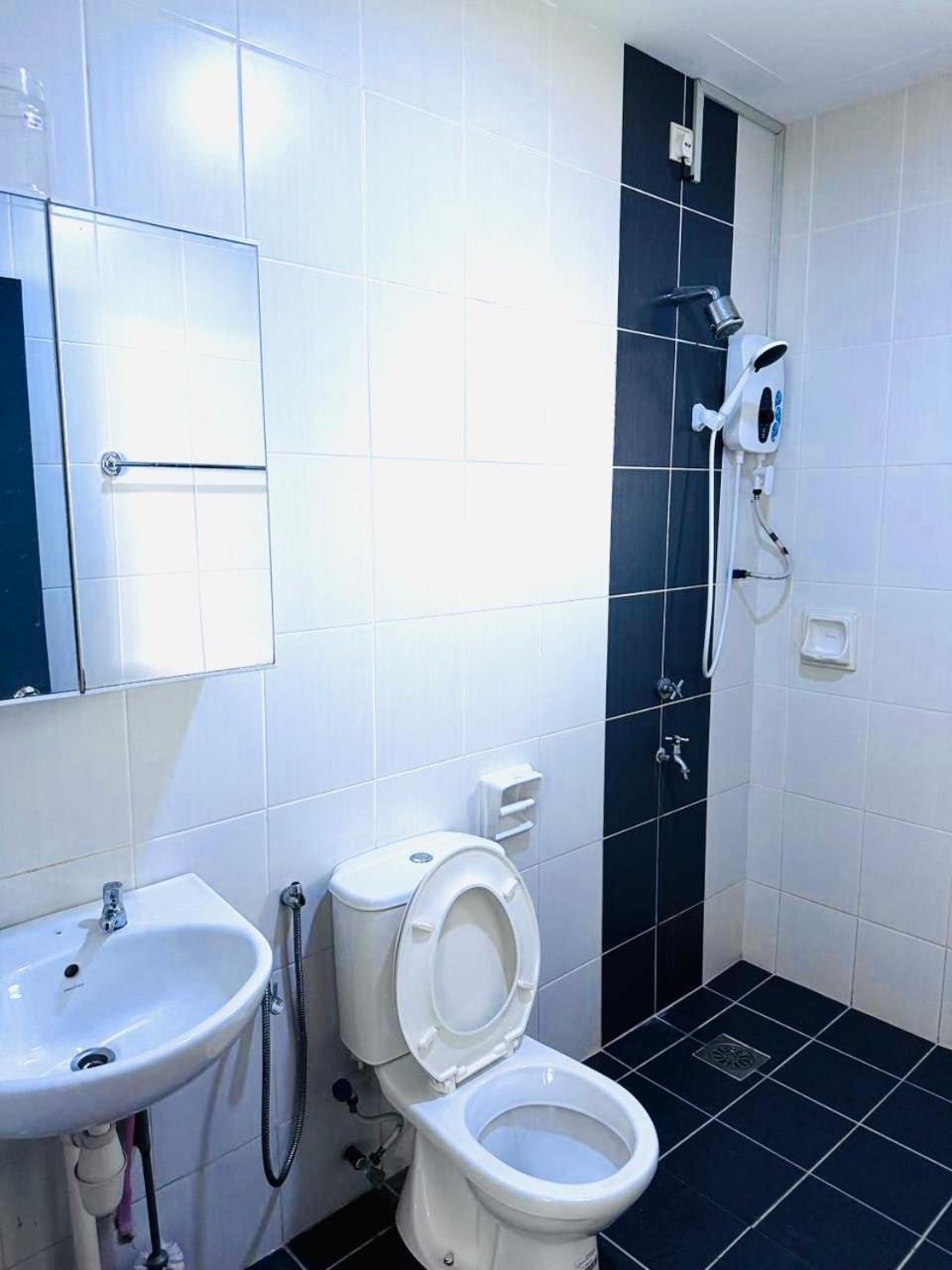 Sandakan Spacious&Comfortable Pool View Condo Exterior foto
